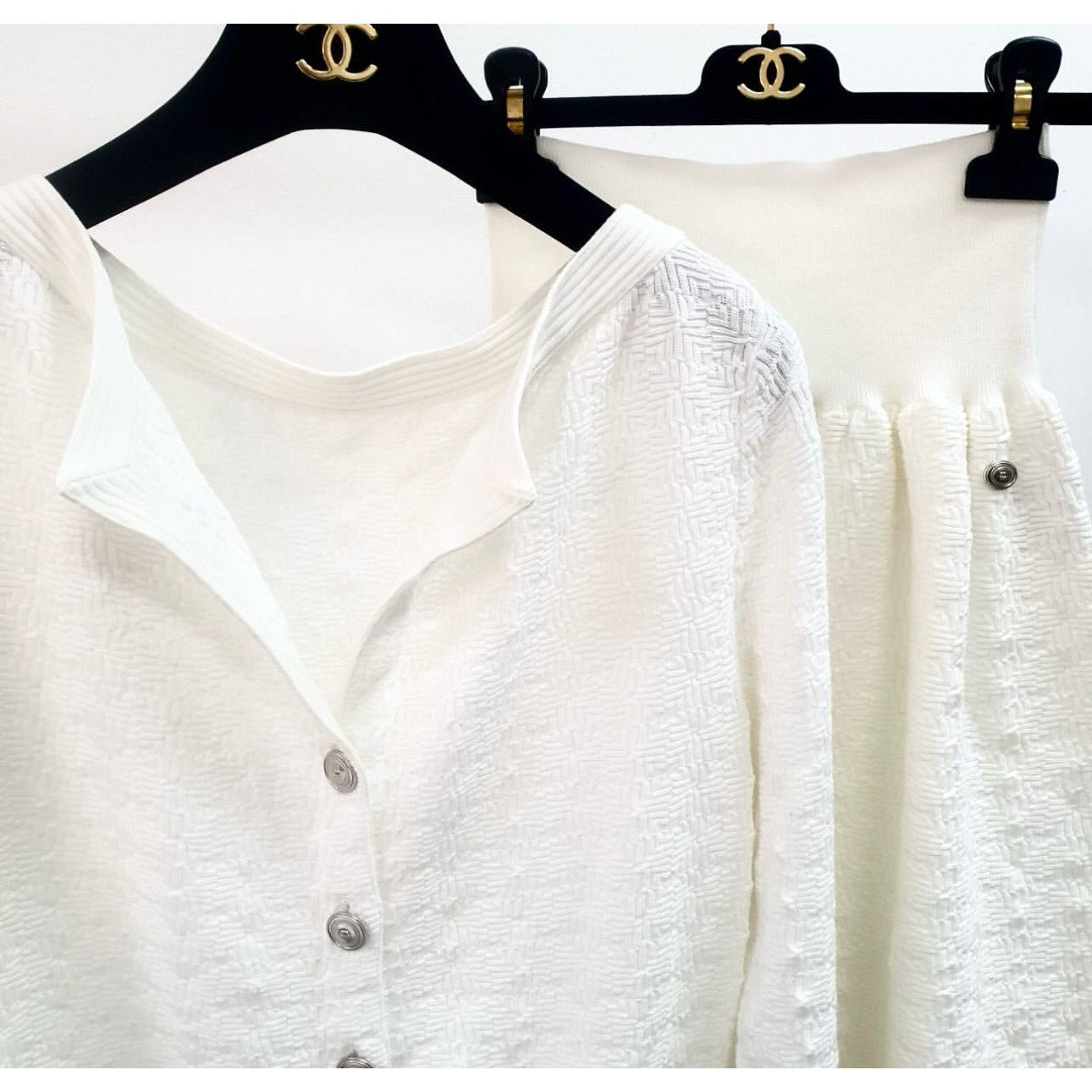 Chanel White Textured Knit Cardigan  Skirt Suit Sz.36  pre-owned