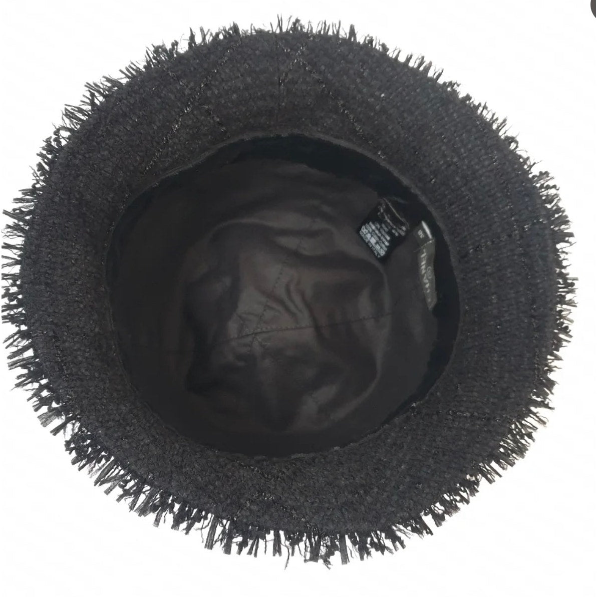 Elegant Chanel Black Tweed  Pearl Accents Hat Sz.S-M pre-owned