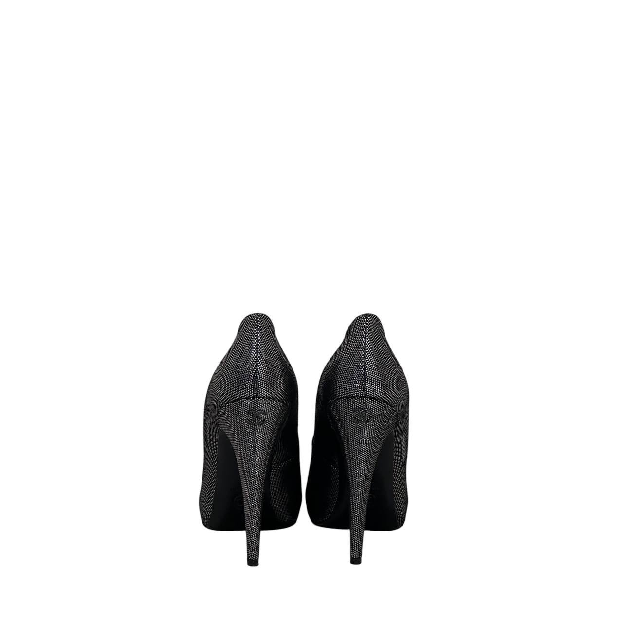 NWOB Chanel Interlocking CC Logo Suede Pumps - Size 41 pre-owned