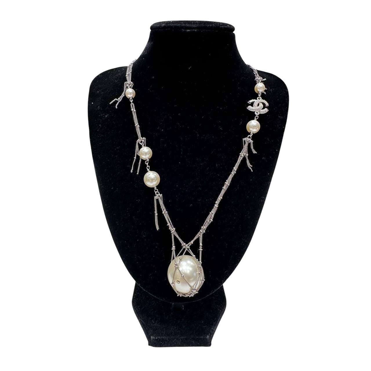 Chanel 2014 Pearl Pendant Necklace Silver Tone pre-owned
