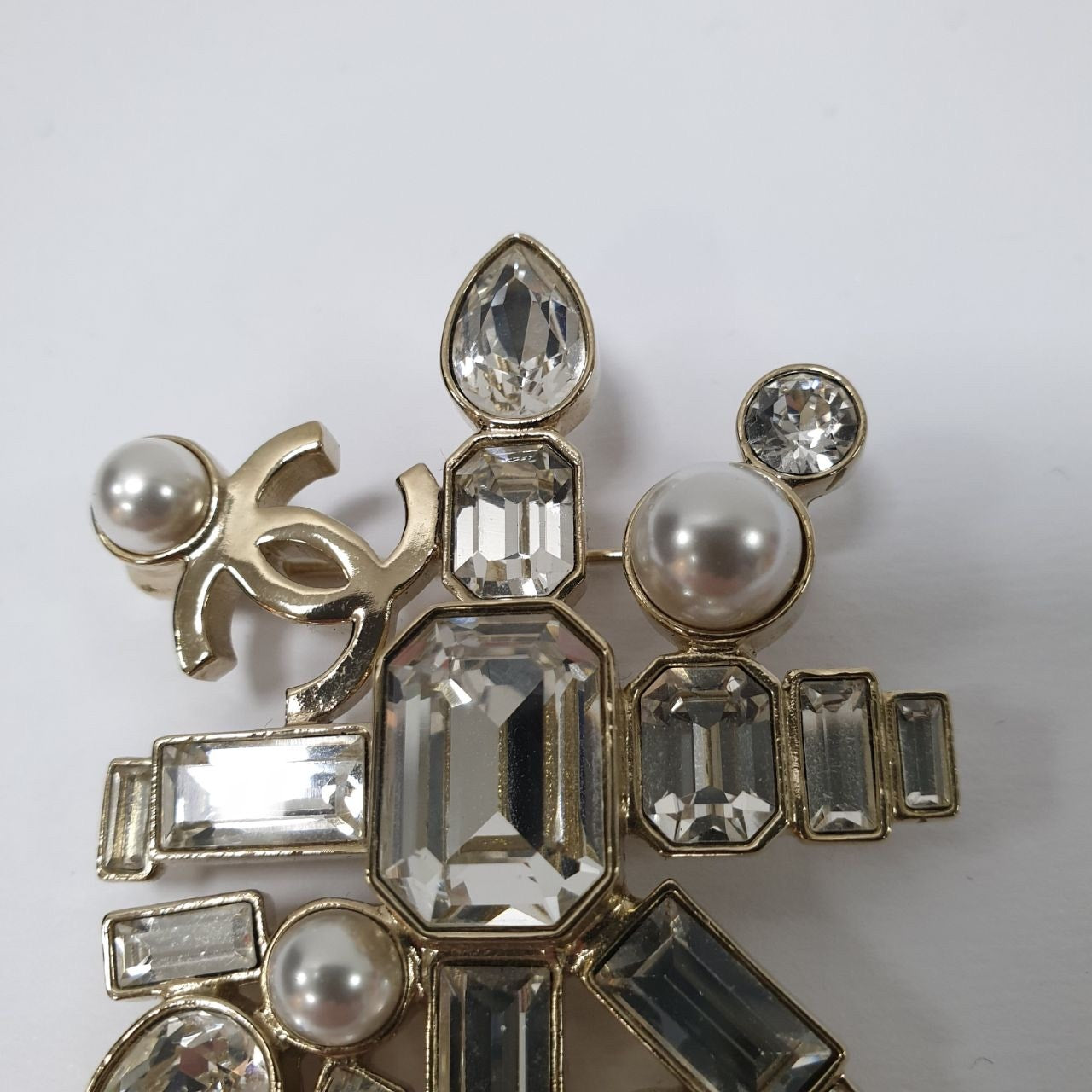 Chanel CC Crystal Pearl Logo G22C Brooch Pre-owned