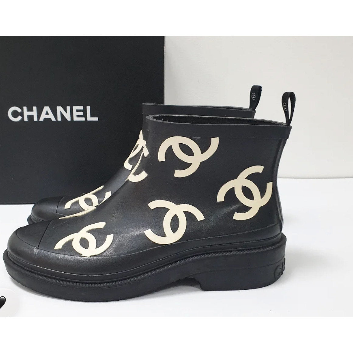 Chanel Black RubberInterlocking CC Logo  Rain Boots Sz 37 Pre-owned