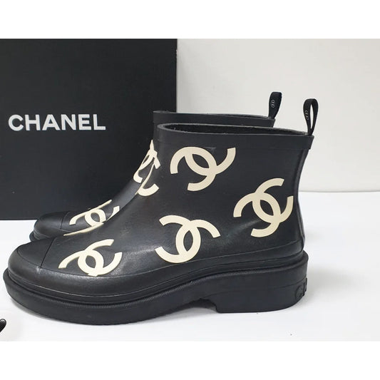 Chanel Black RubberInterlocking CC Logo  Rain Boots Sz 37 Pre-owned