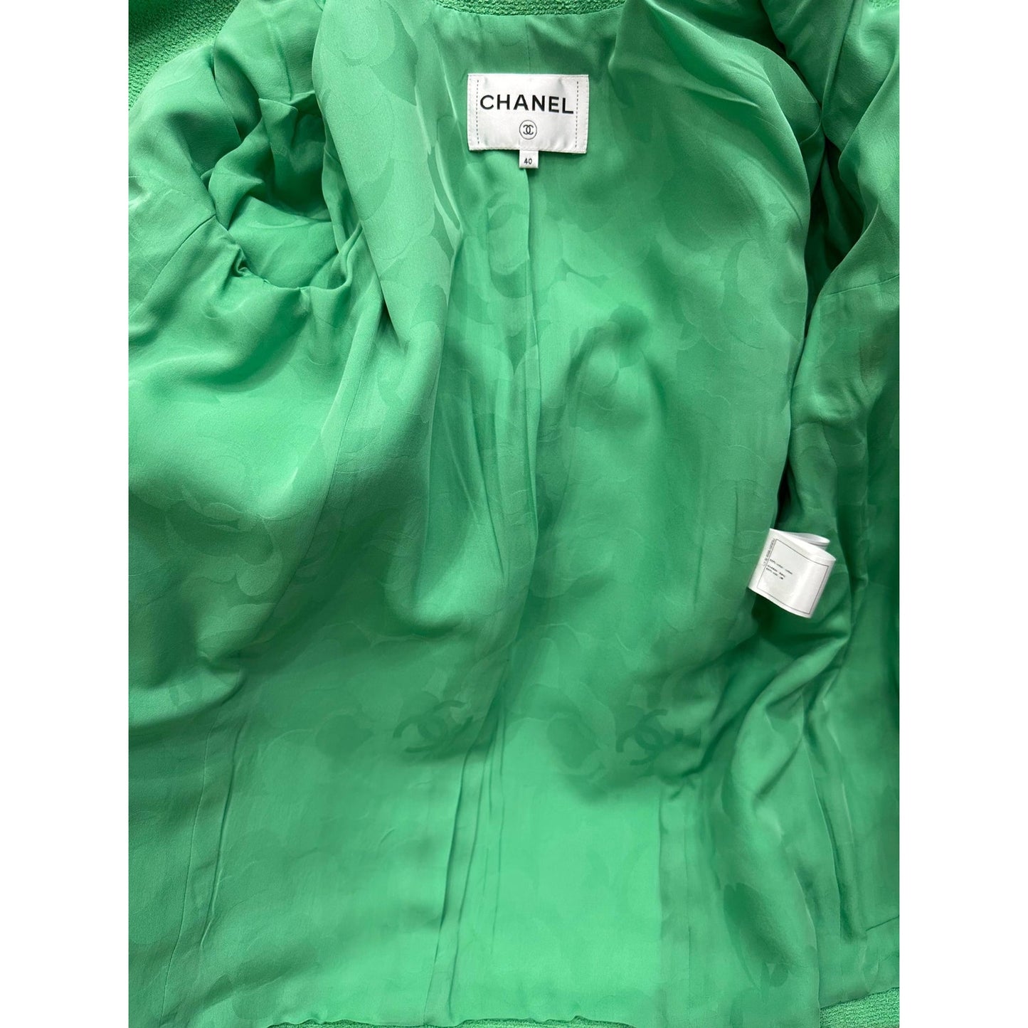 Chanel Cruise 2020 Look 16 Green Bouclé Jacket Size FR 40 Pre-owned