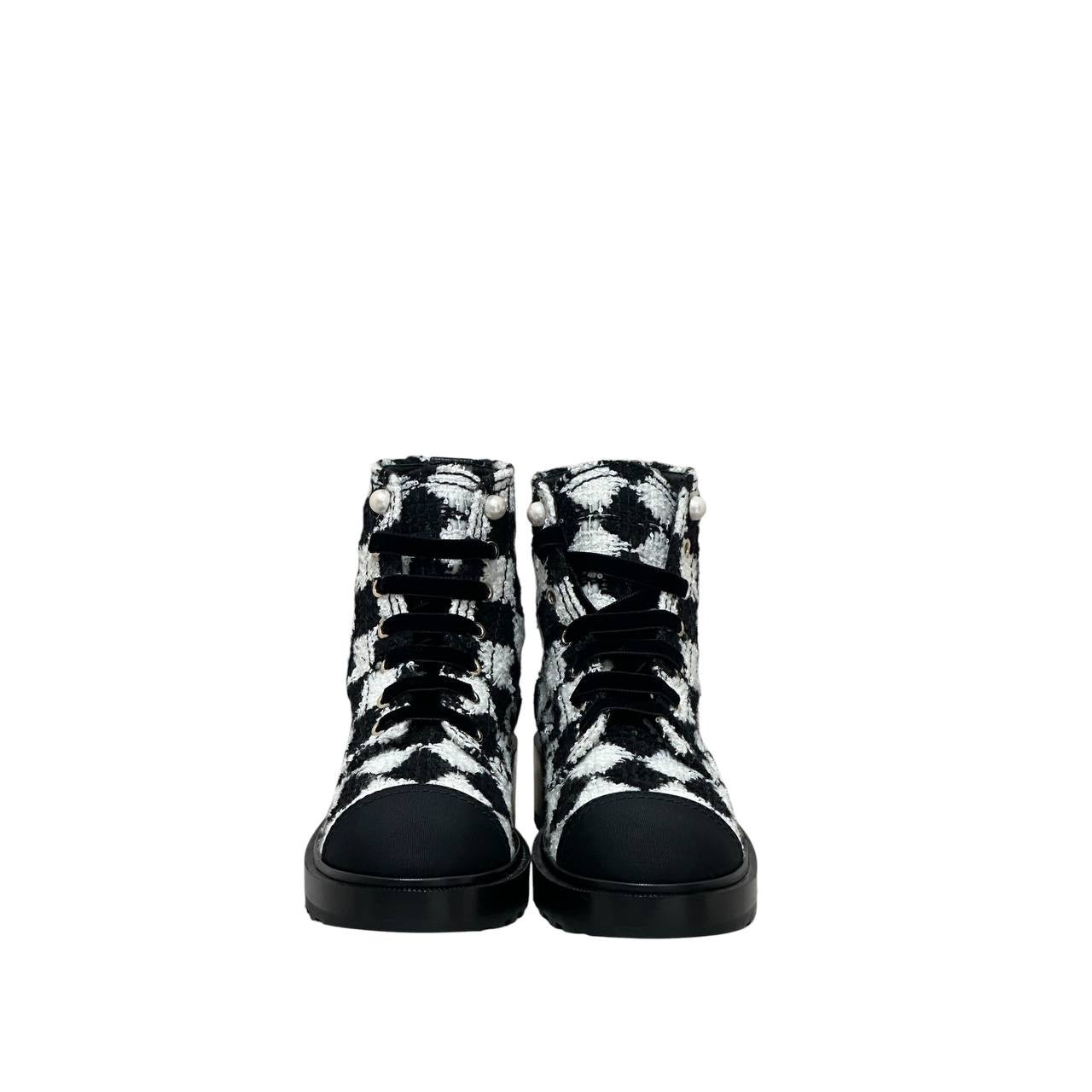 NWOB Chanel Grosgrain Tweed Combat Boots - Sz 41Pre-owned