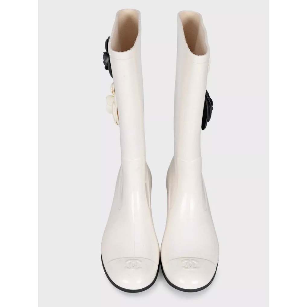 Chic Chanel White Rubber Boots Size 36 Pre-owned
