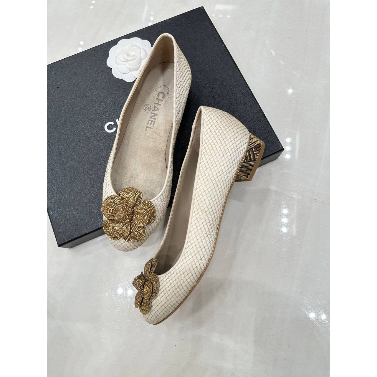 Chanel Metallic Gold Ballet Flats - Size 38 pre-owned