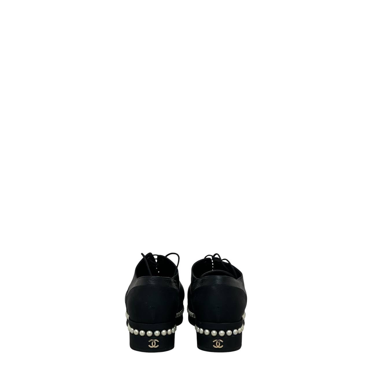 Chanel 2017 Black Leather Pearl Platform Sneakers Sz.41 Pre-owned