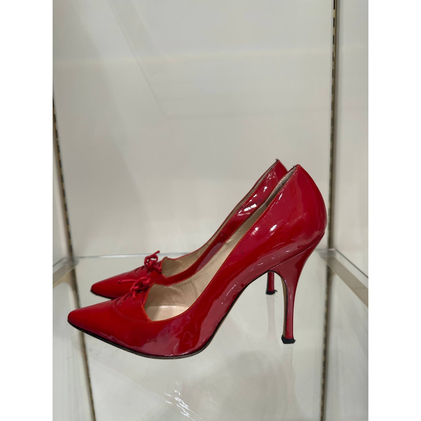 Manolo Blahnik Red Patent Leather Pointed Toe Pumps Sz. 39 Pre-owned