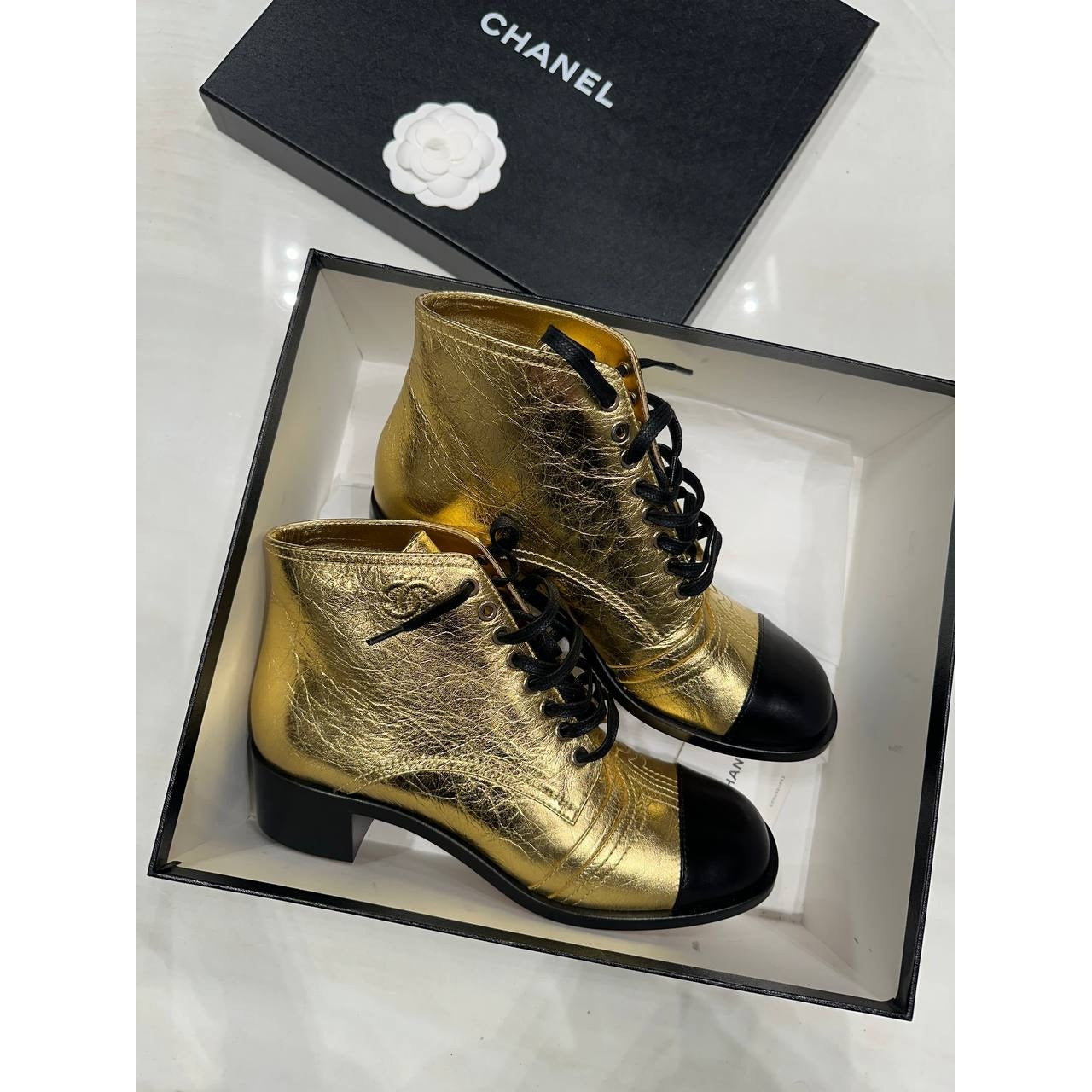 NWOB CHANEL Interlocking CC Logo Gold Leather Combat Boots Sz.40.5 pre-owned