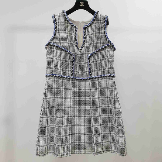 CHANEL White Blue Sleeveless Chevron Trim Shift Silver Tweed Dress Sz.46 Pre-owned