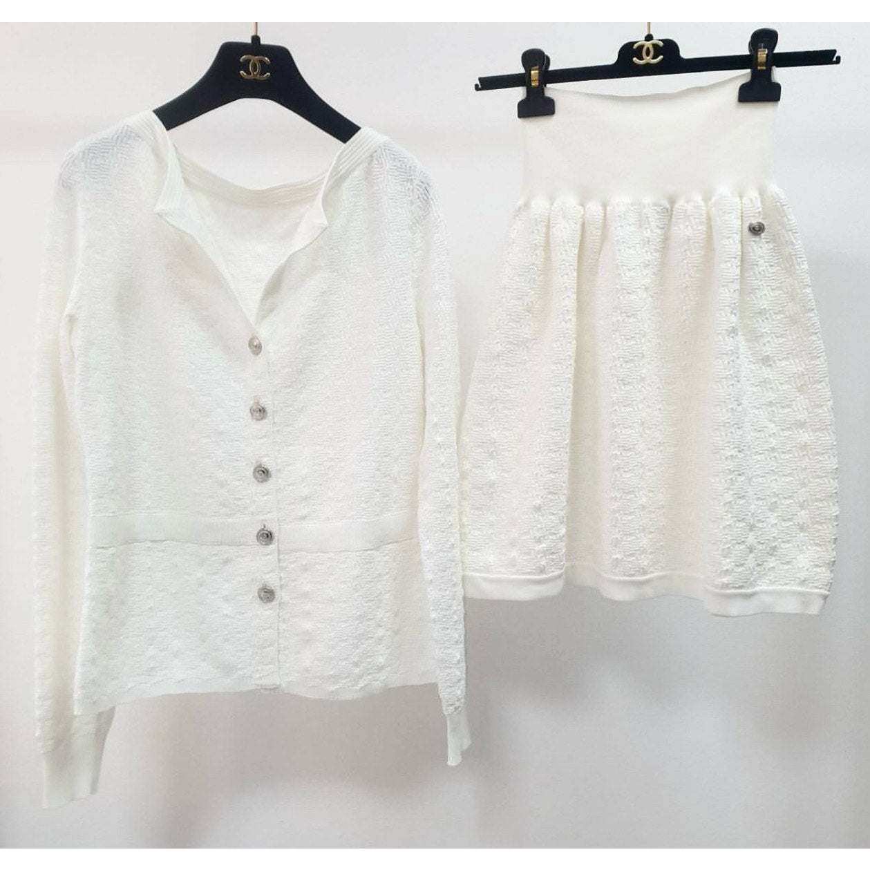 Chanel White Textured Knit Cardigan  Skirt Suit Sz.36  pre-owned