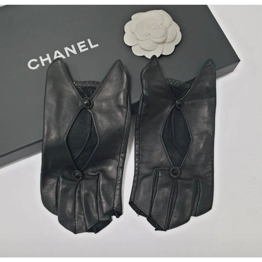 Elegant Chanel Black Leather Mittens - Size 8 Pre-owned