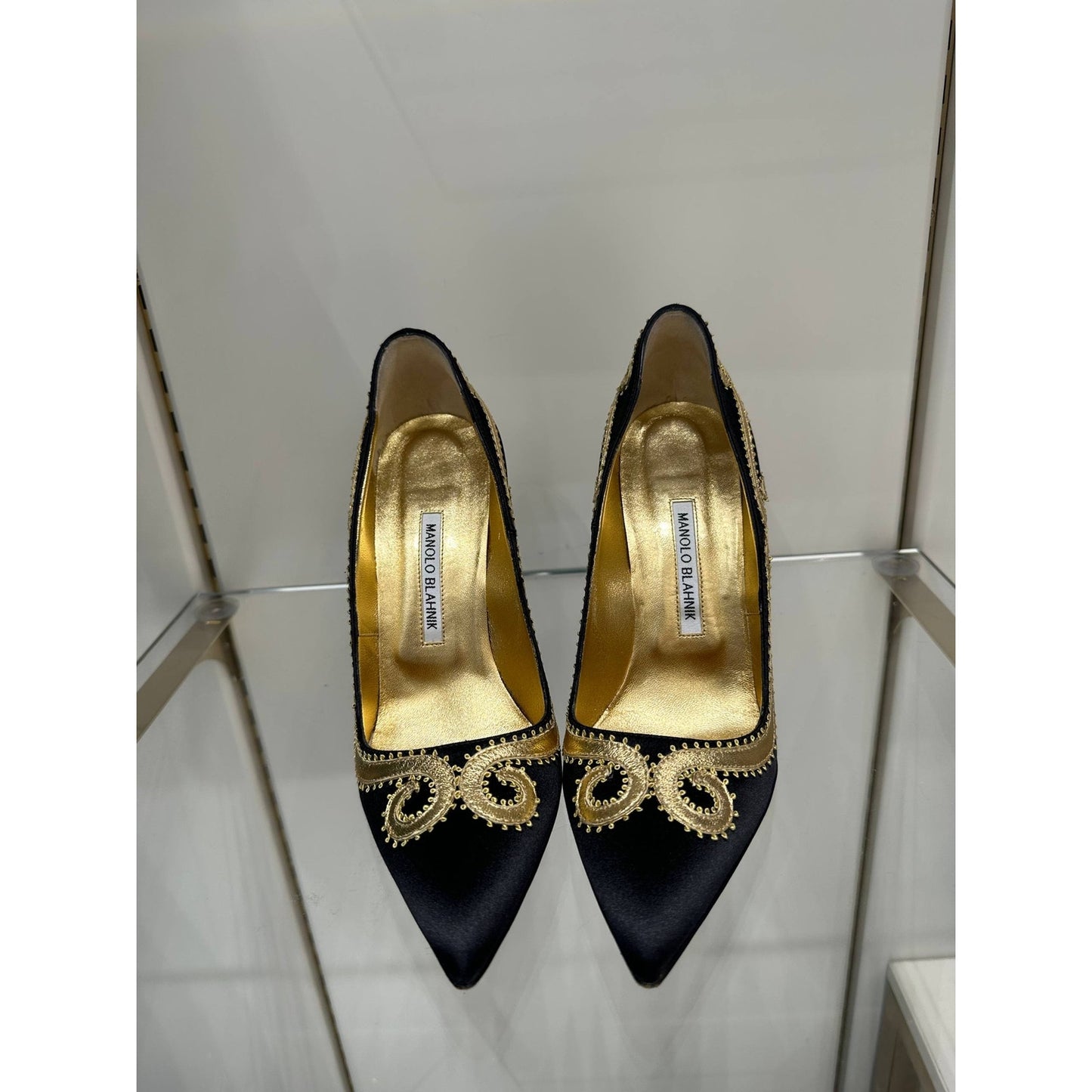 Manolo Blahnik Black & Gold Paisley Satin Pumps - Size 39 Pre-owned