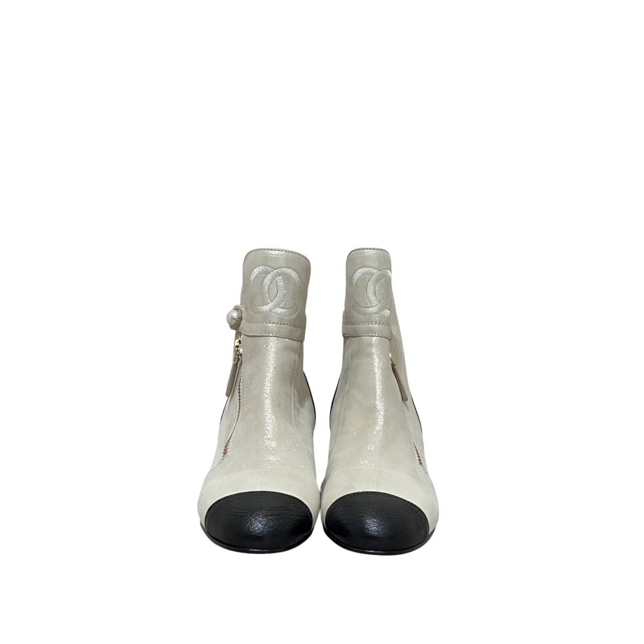 NWB Chanel Rare Cream, Black Gold PearlAnkle Boots Sz.40